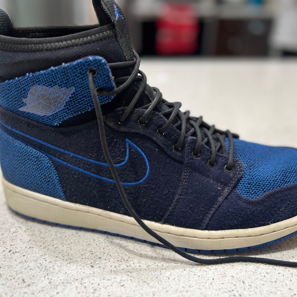 Air Jordan 1 Retro High OG 'Ultra Royal' - Picture 4 of 6
